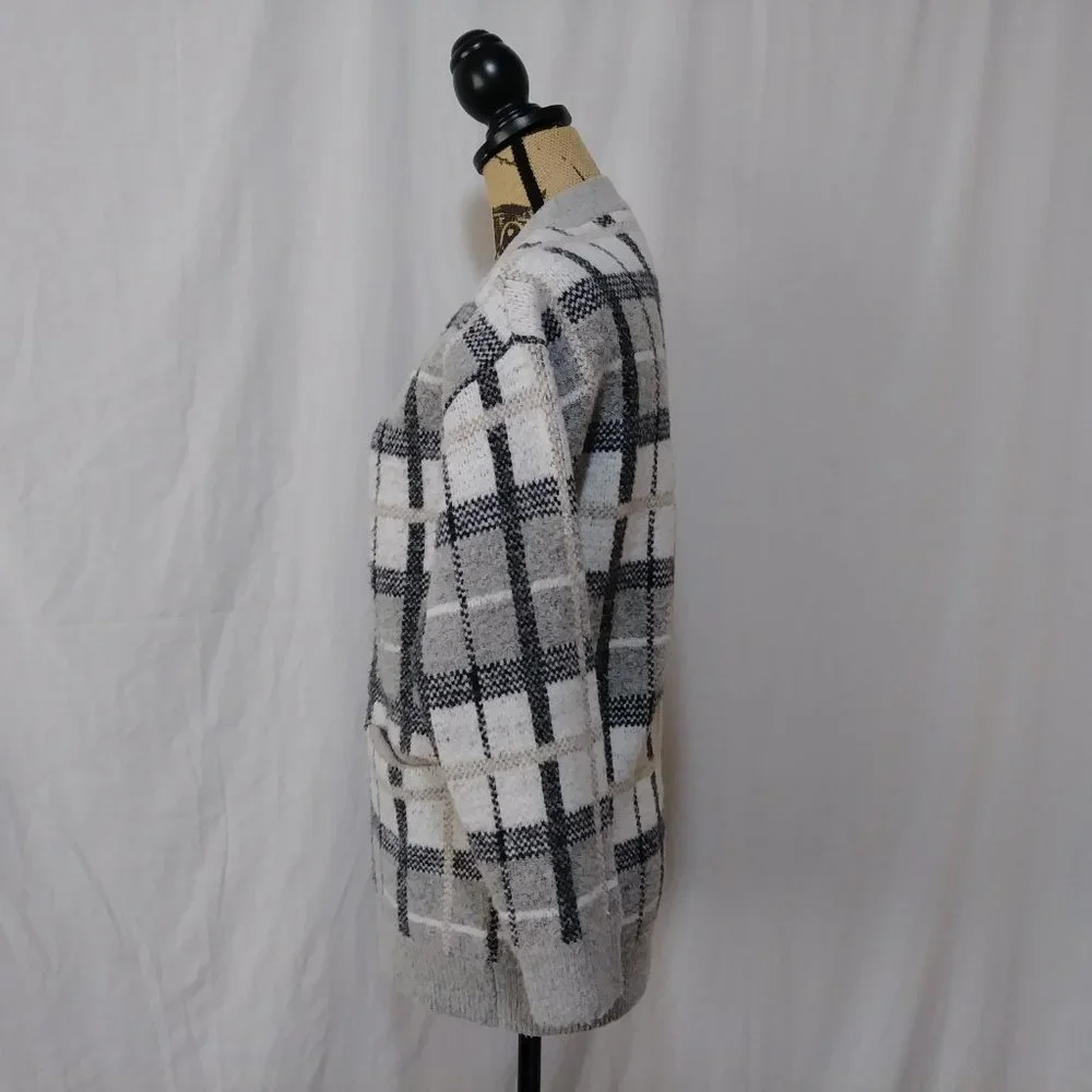 Cyrus Plaid Button Down Cardigan Sweater Grey White Charcoal Tan Small - Picture 3 of 10